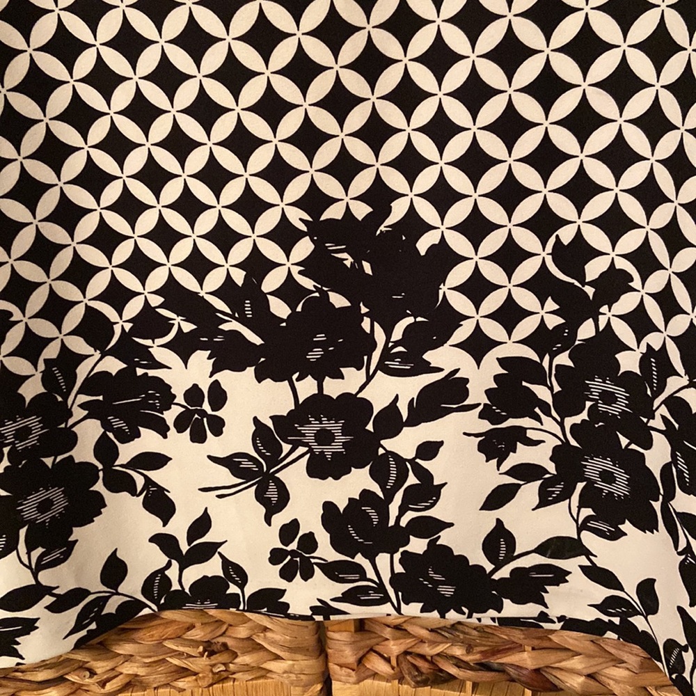 Gabby Skye dress. Size 8. Black and White - Picture 6 of 7